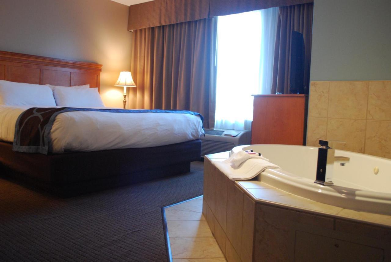 Готель Super 8 By Wyndham Edmonton South Екстер'єр фото